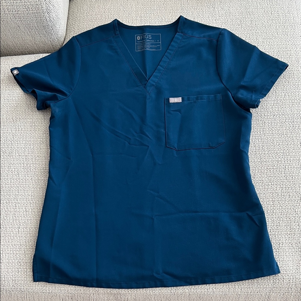 Deep Reef Figs Scrub Top